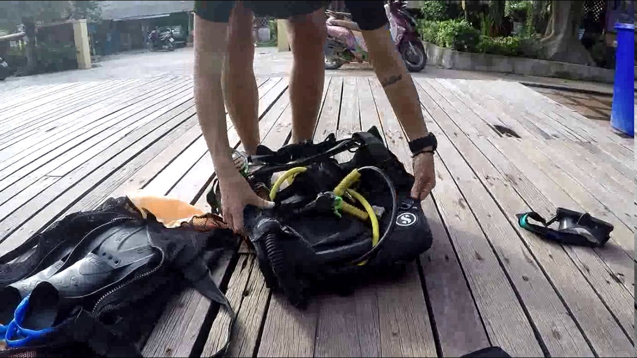 scuba kit bag packing