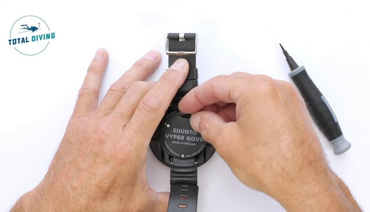 How to change the battery on a Suunto Zoop & Vyper Novo Dive Computer