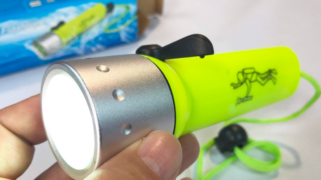 Waterproof Diving Dive CREE XPE LED Flashlight by Drhob review and giveaway