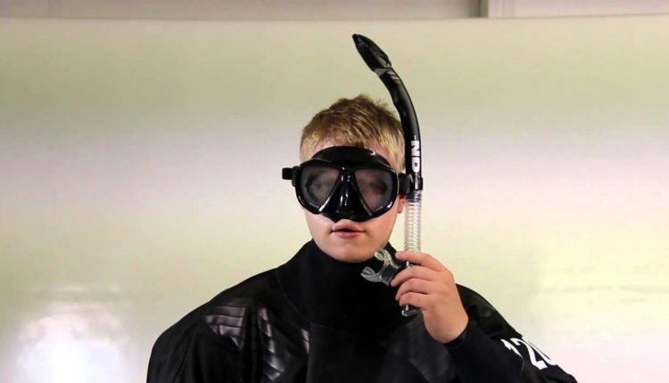 Military Mask Fins and Snorkel Features